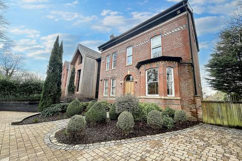 7 bedroom villa for sale, Ellesmere Park, Manchester M30