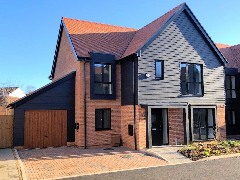 Bell Mews, Codicote, Hitchin, Hertfordshire 4 bed detached house for