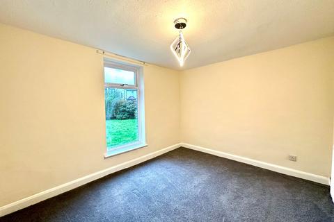 3 bedroom semi-detached house to rent, Prestwich, Manchester M25