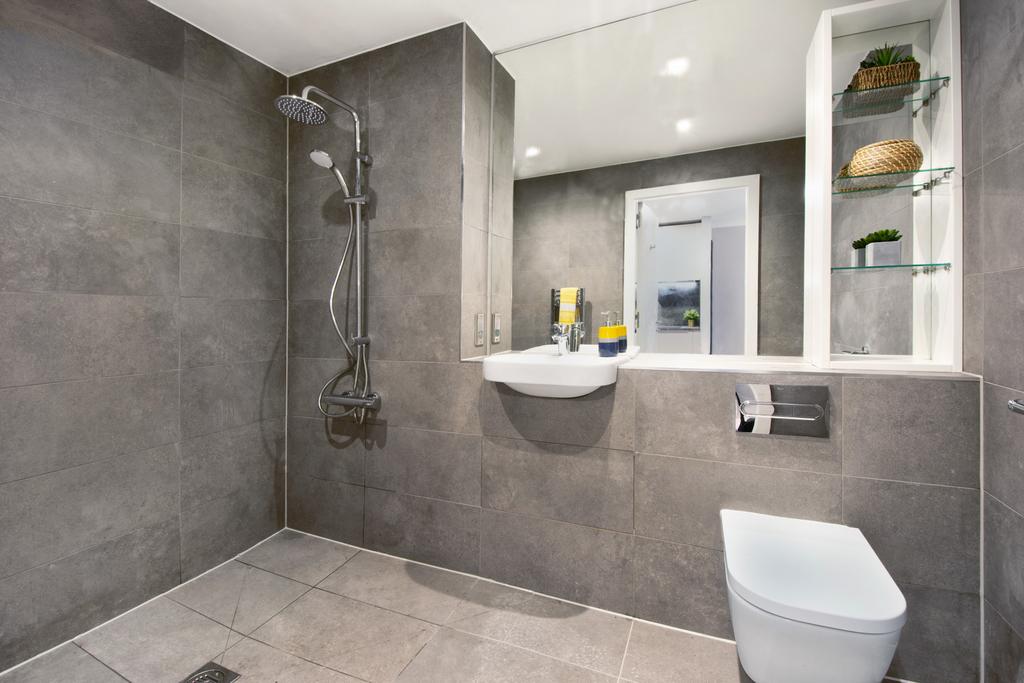 En-suite bathroom