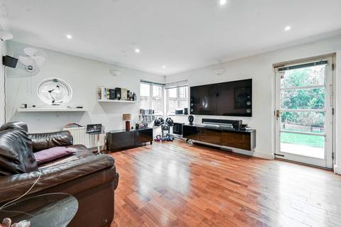 2 bedroom flat for sale, Walbrook Court, Hemsworth Street, Hoxton, London, N1