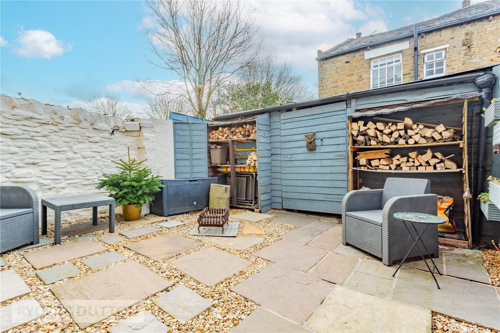 Staley Road, Mossley, OL5 2 bed terraced house for sale £170,000