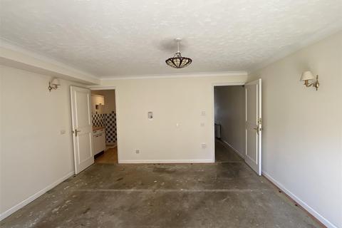 1 bedroom ground floor flat for sale, St. Radigund's Street, Canterbury, Kent