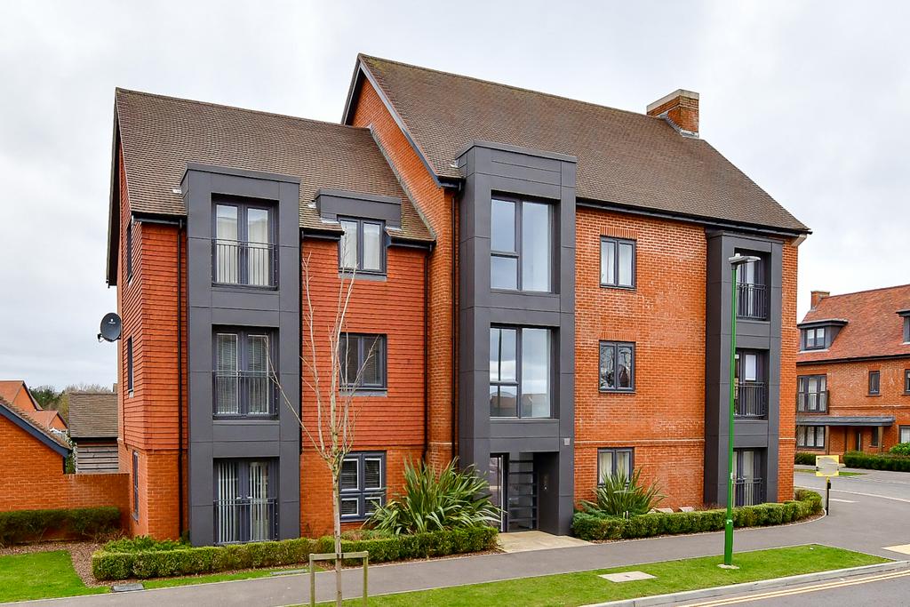 Bensons Hill Road, Pease Pottage... 1 bed ground floor flat for sale