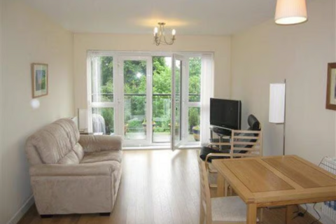 1 bedroom in a flat share to rent, 5 Kendra Hall Road, South Croydon , Surrey, CR2
