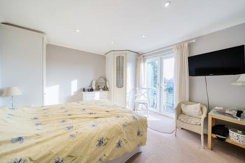 3 bedroom detached house for sale, Farnham Road, Holt Pound, Farnham, Hampshire, GU10