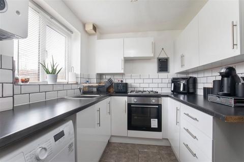 58 The Cornfields, Bishops Cleeve, Cheltenham, GL52 7YQ