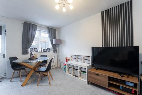 58 The Cornfields, Bishops Cleeve, Cheltenham, GL52 7YQ