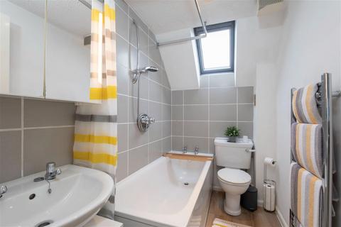 58 The Cornfields, Bishops Cleeve, Cheltenham, GL52 7YQ