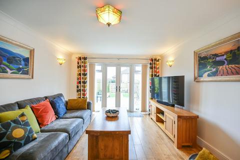 192 Faversham Road, Kennington, Ashford, TN24 9AF