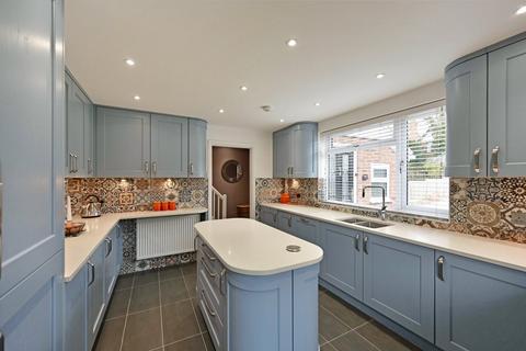 192 Faversham Road, Kennington, Ashford, TN24 9AF