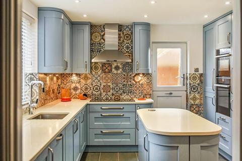 192 Faversham Road, Kennington, Ashford, TN24 9AF