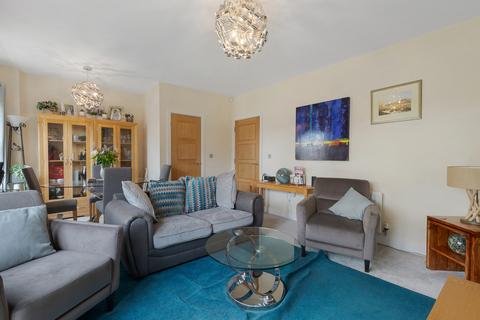 4 bedroom end of terrace house for sale - Sunbury-on-thames TW16