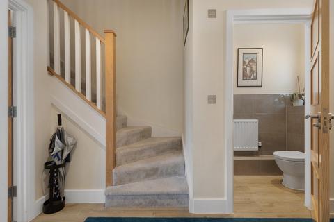 4 bedroom end of terrace house for sale, Sunbury-on-thames TW16