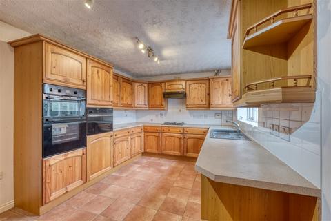 21 Abbeyfields Drive, Studley, B80 7BF