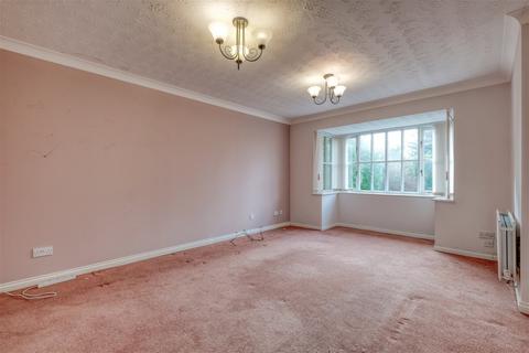 21 Abbeyfields Drive, Studley, B80 7BF