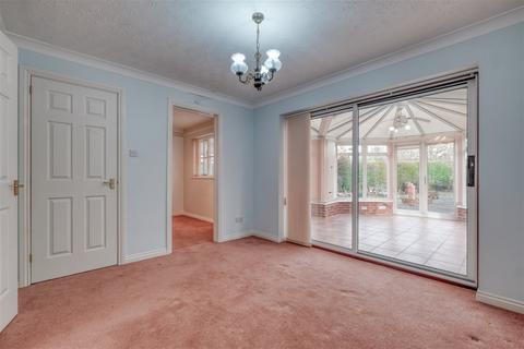 21 Abbeyfields Drive, Studley, B80 7BF