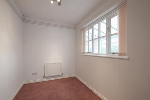 21 Abbeyfields Drive, Studley, B80 7BF
