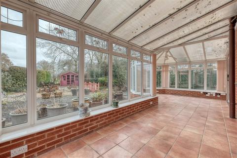 21 Abbeyfields Drive, Studley, B80 7BF