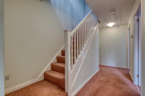 21 Abbeyfields Drive, Studley, B80 7BF