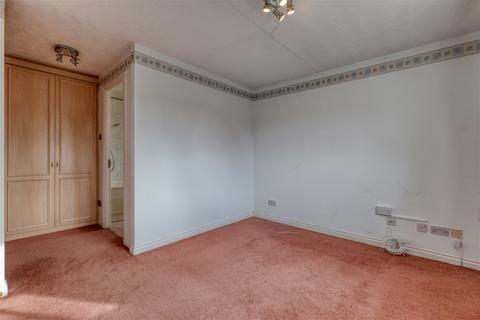 21 Abbeyfields Drive, Studley, B80 7BF