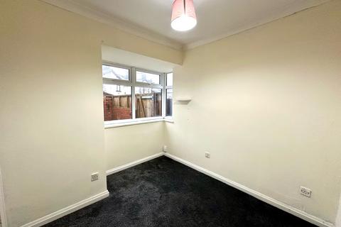 2 bedroom terraced house to rent, West View, Wesham, Lancashire, PR4