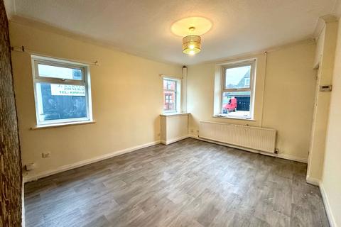 2 bedroom terraced house to rent, West View, Wesham, Lancashire, PR4