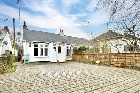 2 bedroom bungalow for sale - Colemans Moor Road, Woodley, Reading, Berkshire, RG5