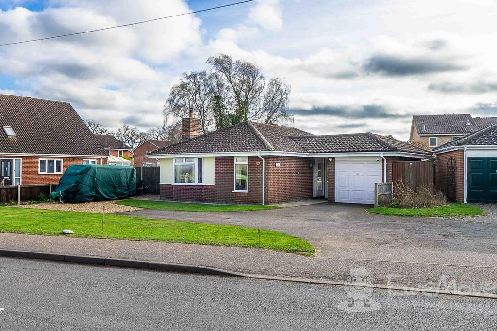 Tuttles Lane West, Wymondham, Norfolk, NR18 3 bed detached house for