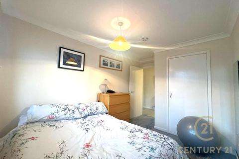 2 bedroom flat to rent, Oak Hill Road, SURBITON KT6