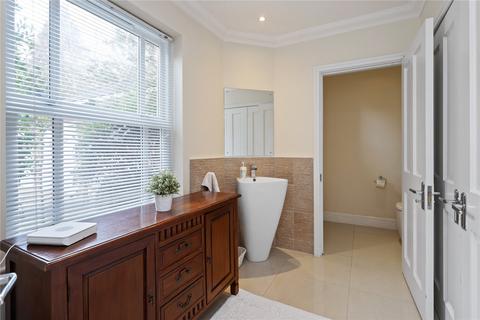 2 Penates, Esher, KT10 9UH