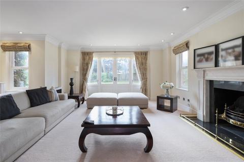 2 Penates, Esher, KT10 9UH