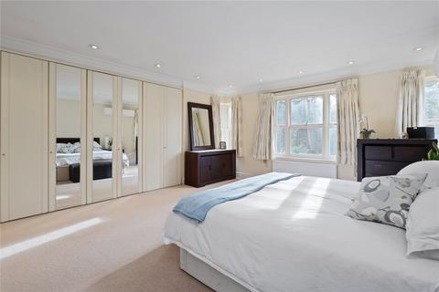 2 Penates, Esher, KT10 9UH