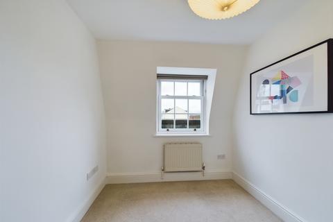 2 bedroom flat to rent, St. Georges Place, Cheltenham