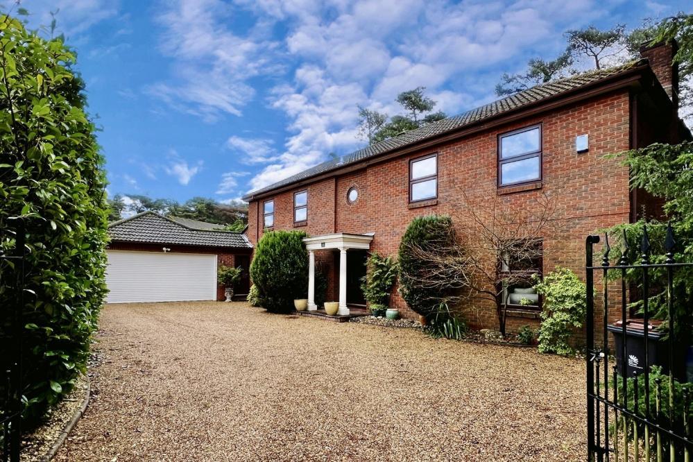 Davids Lane, Nr Avon Castle, Ringwood, BH24 2AW 5 bed detached house