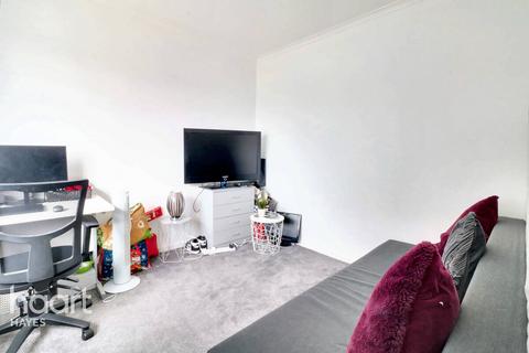 30 Yew Tree Walk, Hounslow, TW4 5HT