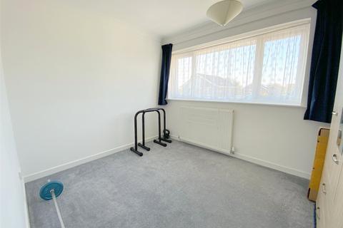 25 Burrell Avenue, Lancing, BN15 8QB