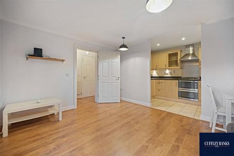 1 bedroom apartment for sale, Clover House, Gilbert White Close, Perivale, Middlesex, UB6