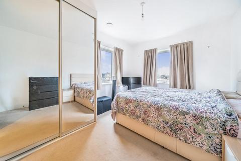 3 bedroom flat for sale - Frazer Nash Close, Isleworth