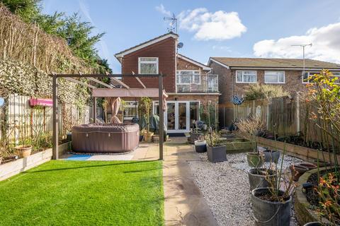 4 bedroom detached house for sale - Glenwood Avenue, Leigh-On-Sea, SS9