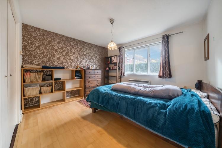 Crowthorne Close Southfields SW18 1 bed apartment to rent £1,500 pcm