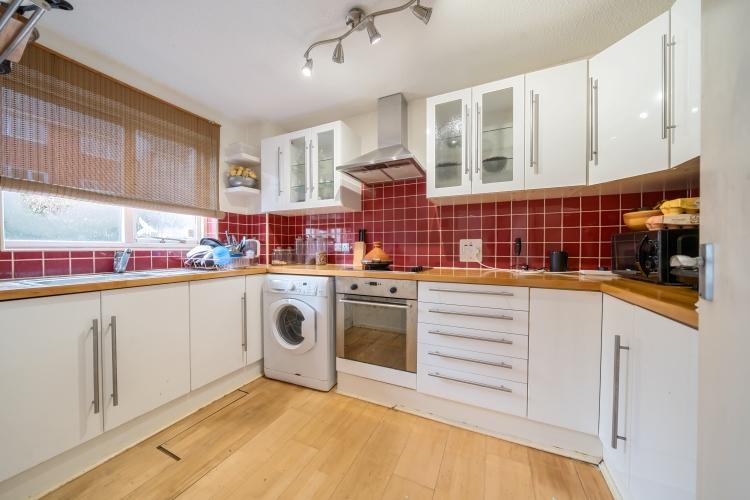 Crowthorne Close Southfields SW18 1 bed apartment to rent £1,500 pcm