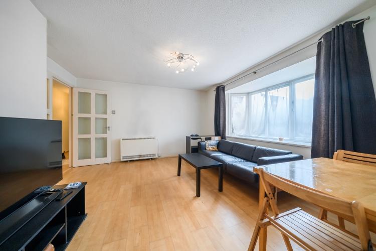 Crowthorne Close Southfields SW18 1 bed apartment to rent £1,500 pcm