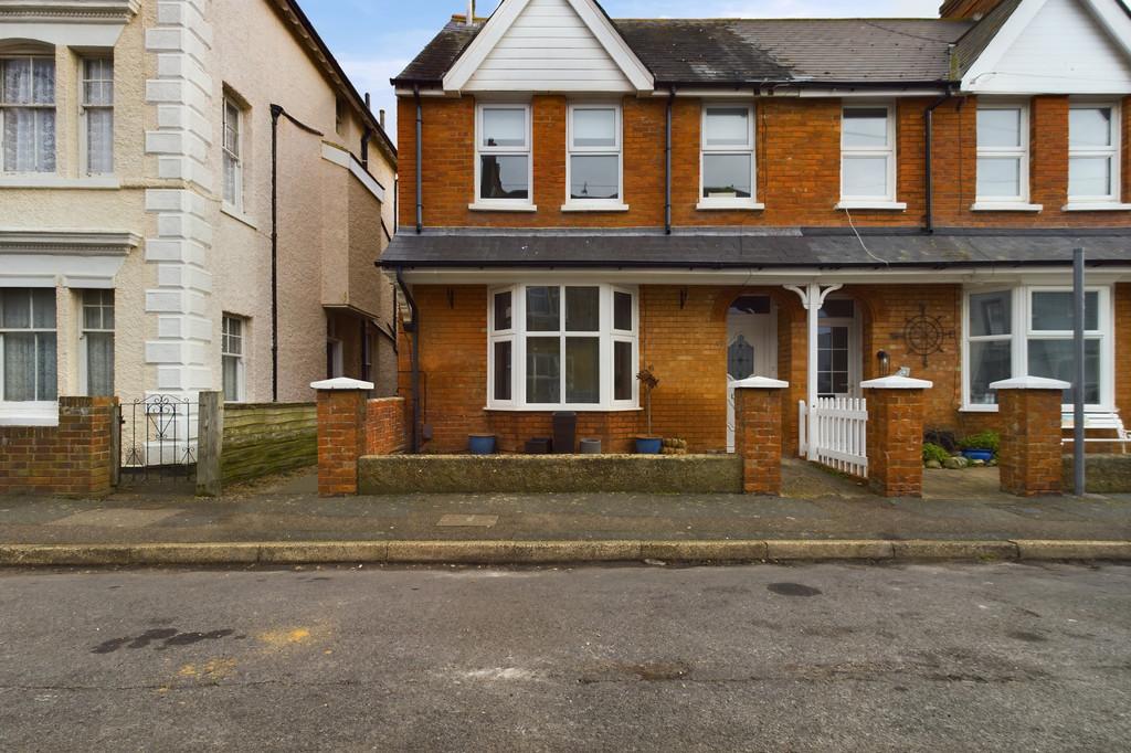 Albert Road, Hythe 1 bed ground floor flat £825 pcm (£190 pw)