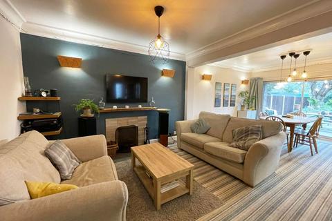 44 Squirrels Heath Road, Romford, RM3 0LJ