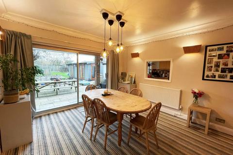 44 Squirrels Heath Road, Romford, RM3 0LJ