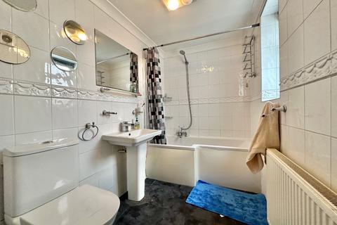34 Heaton Close, Romford, RM3 7HP