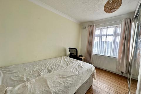 34 Heaton Close, Romford, RM3 7HP