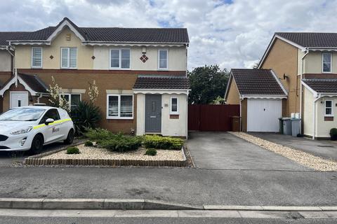 3 bedroom semi-detached house to rent, 26 Linseed Avenue