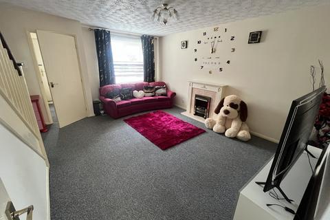 3 bedroom semi-detached house to rent, 26 Linseed Avenue